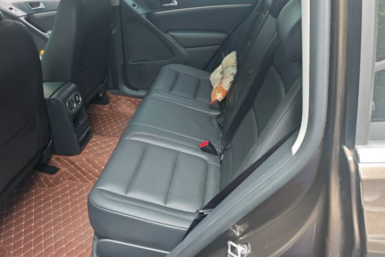 Used Volkswagen Tiguan 2015 2.0 TSI Automatic All-Wheel Drive Luxury Edition Left Rear Seat