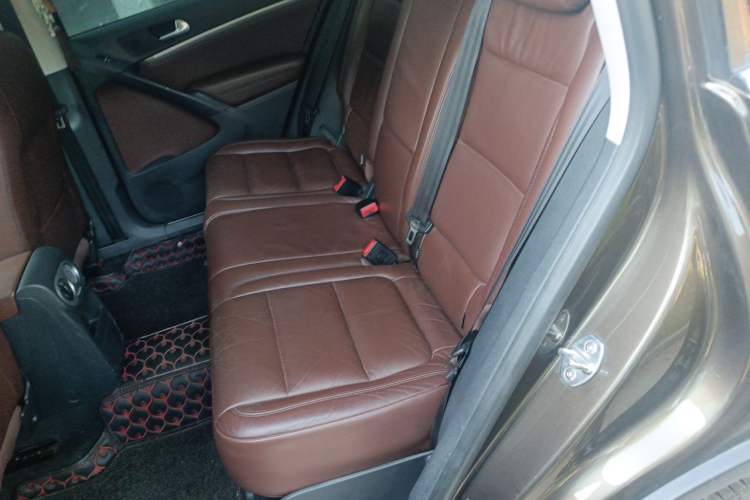 Used Volkswagen Tiguan 2015 1.8TSI Automatic All-Wheel-Drive Luxury Model Left Rear Seat