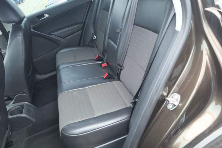 Used Volkswagen Tiguan 2015 1.8TSI Automatic Two-Wheel Drive Trend Edition Left Rear Seat