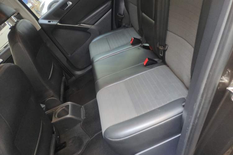 Used Volkswagen Tiguan 2015 1.8TSI Automatic Two-Wheel Drive Trend Edition Left Rear Seat