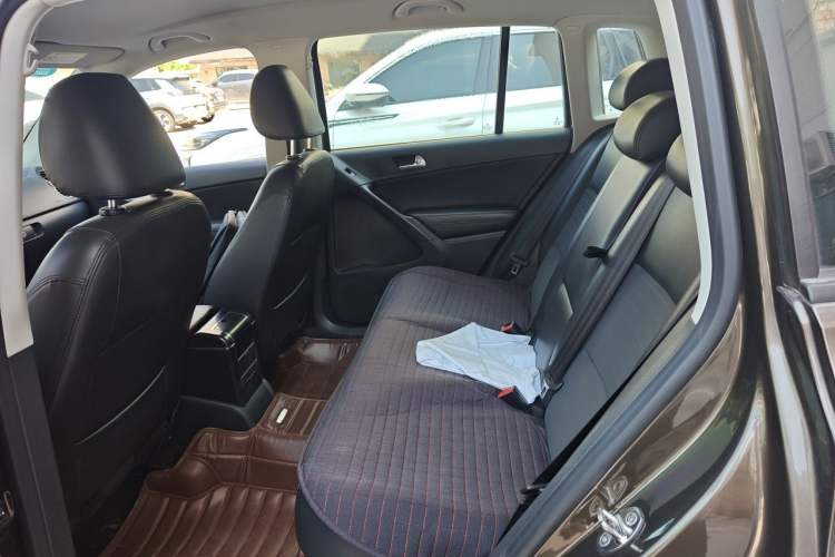 Used Volkswagen Tiguan 2015 1.8TSI Automatic Two-Wheel Drive Trend Edition Left Rear Seat