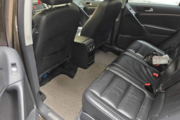 Used Volkswagen Tiguan 2015 1.8TSI Automatic All-Wheel-Drive Luxury Model Left Rear Seat