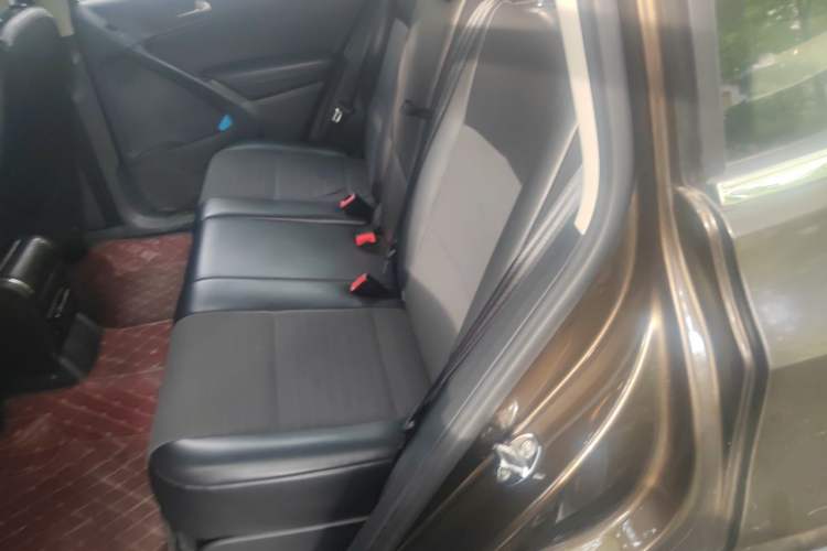 Used Volkswagen Tiguan 2015 1.8TSI Automatic Two-Wheel Drive Trend Edition Left Rear Seat