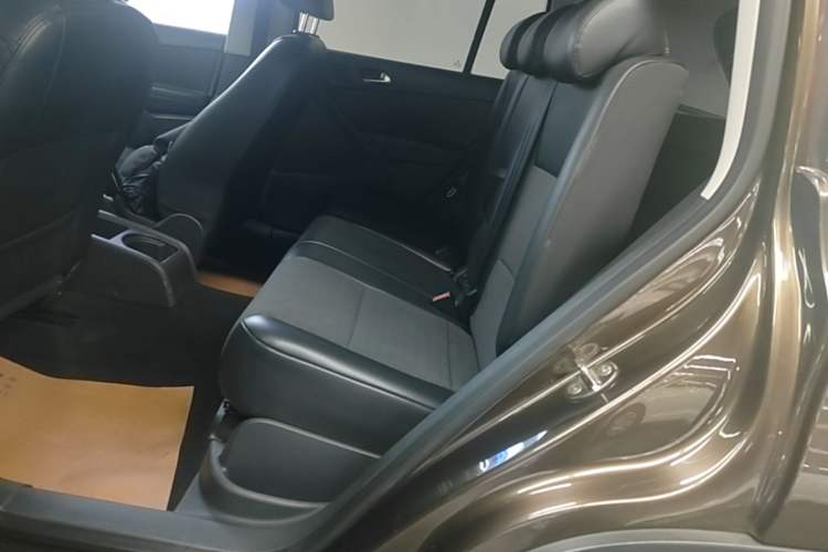 Used Volkswagen Tiguan 2015 1.8TSI Automatic Two-Wheel Drive Trend Edition Left Rear Seat