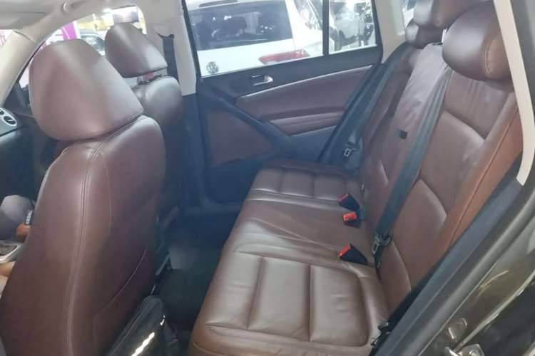 Used Volkswagen Tiguan 2015 1.8TSI Automatic All-Wheel-Drive Luxury Model Left Rear Seat