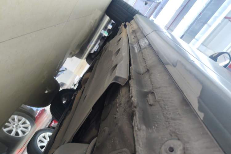 Used Volkswagen Tiguan 2015 2.0 TSI Comfort Edition Left Side Sill