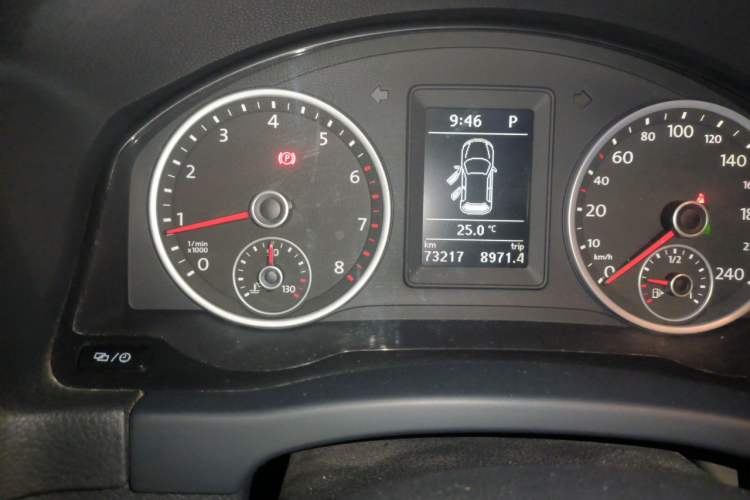Used Volkswagen Tiguan 2015 1.8TSI Automatic Two-Wheel Drive Comfort Edition Odometer Close Up