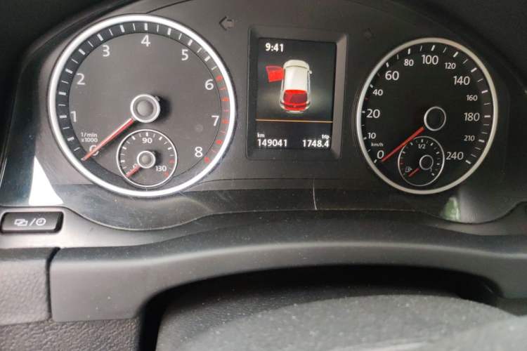 Used Volkswagen Tiguan 2015 1.8TSI Automatic All-Wheel Drive Comfort Edition Odometer Close Up