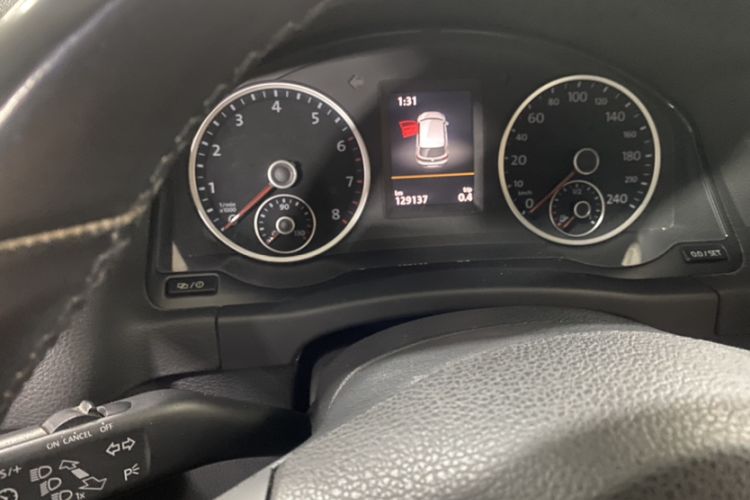 Used Volkswagen Tiguan 2015 2.0 TSI Comfort Edition Odometer Close Up