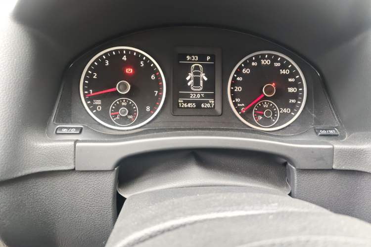 Used Volkswagen Tiguan 2015 1.8TSI Automatic Two-Wheel Drive Comfort Edition Odometer Close Up