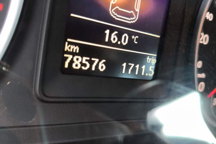 Used Volkswagen Tiguan 2015 1.8TSI Automatic Two-Wheel Drive Comfort Edition Odometer Close Up