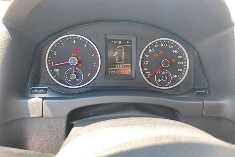 Used Volkswagen Tiguan 2015 1.8TSI Automatic Two-Wheel Drive Trend Edition Odometer Close Up