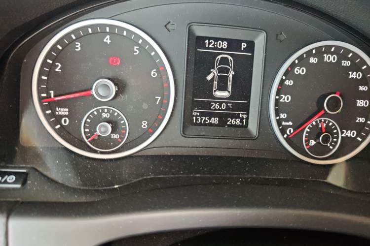 Used Volkswagen Tiguan 2015 1.8TSI Automatic Two-Wheel Drive Comfort Edition Odometer Close Up