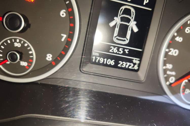 Used Volkswagen Tiguan 2015 1.8TSI Automatic Two-Wheel Drive Comfort Edition Odometer Close Up
