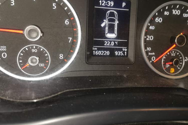 Used Volkswagen Tiguan 2015 1.8TSI Automatic Two-Wheel Drive Trend Edition Odometer Close Up