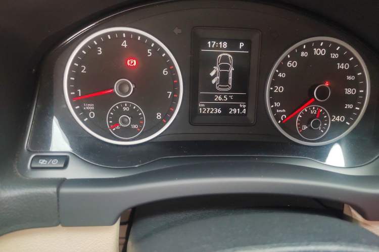 Used Volkswagen Tiguan 2015 1.8TSI Automatic All-Wheel Drive Style Vision Edition Odometer Close Up