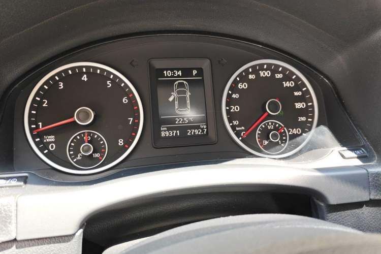 Used Volkswagen Tiguan 2015 1.8TSI Automatic Two-Wheel Drive Trend Edition Odometer Close Up