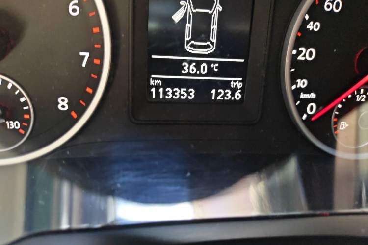 Used Volkswagen Tiguan 2015 1.8TSI Automatic Two-Wheel Drive Comfort Edition Odometer Close Up