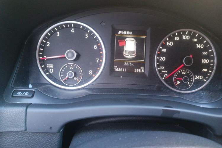 Used Volkswagen Tiguan 2015 1.8TSI Automatic Two-Wheel Drive Comfort Edition Odometer Close Up