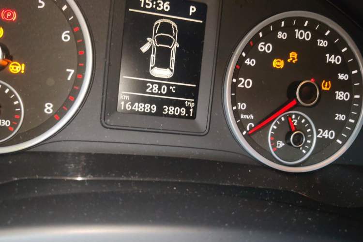 Used Volkswagen Tiguan 2015 1.8TSI Automatic Two-Wheel Drive Comfort Edition Odometer Close Up