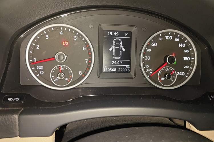 Used Volkswagen Tiguan 2015 1.8TSI Automatic Two-Wheel Drive Comfort Edition Odometer Close Up