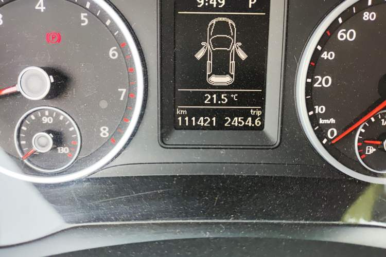 Used Volkswagen Tiguan 2015 1.8TSI Automatic All-Wheel Drive Comfort Edition Odometer Close Up