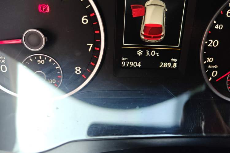 Used Volkswagen Tiguan 2015 1.8TSI Automatic Two-Wheel Drive Comfort Edition Odometer Close Up