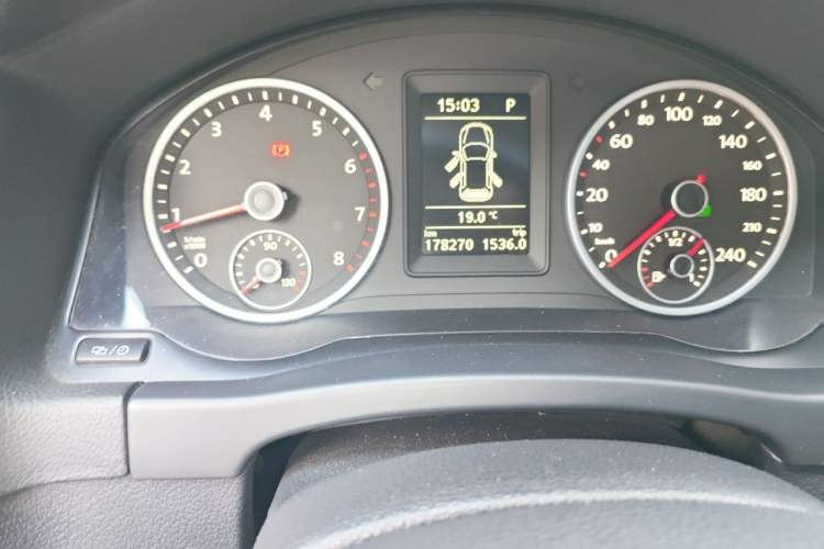 Used Volkswagen Tiguan 2015 1.8TSI Automatic Two-Wheel Drive Comfort Edition Odometer Close Up