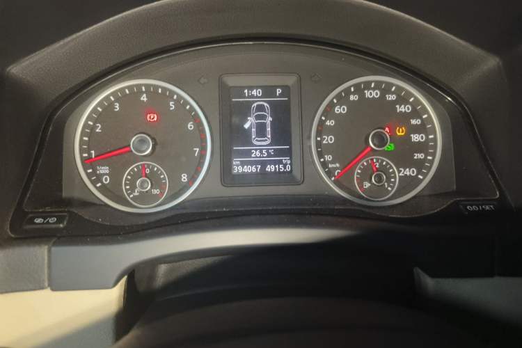 Used Volkswagen Tiguan 2015 1.8TSI Automatic Two-Wheel Drive Trend Edition Odometer Close Up