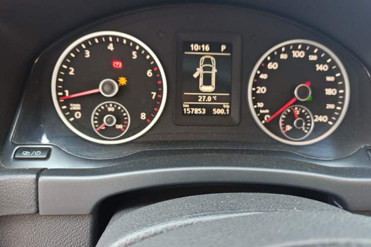 Used Volkswagen Tiguan 2015 1.8TSI Automatic Two-Wheel Drive Trend Edition Odometer Close Up