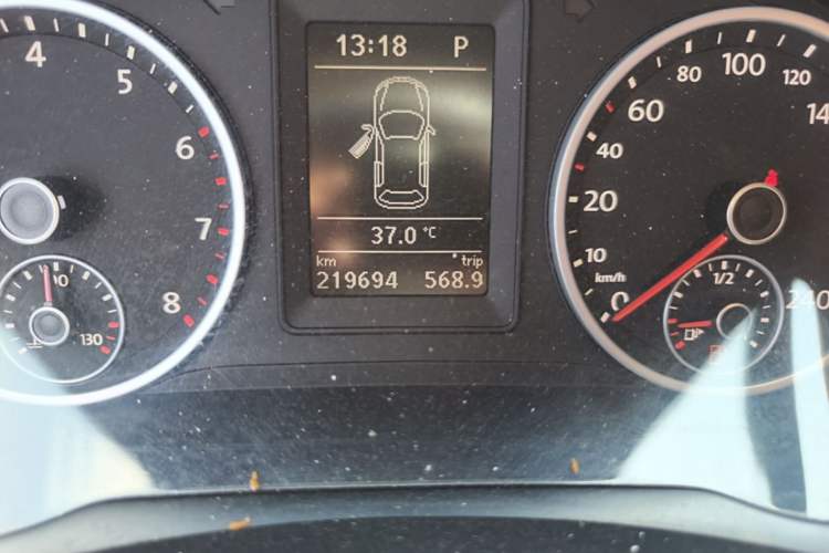 Used Volkswagen Tiguan 2015 1.8TSI Automatic Two-Wheel Drive Trend Edition Odometer Close Up