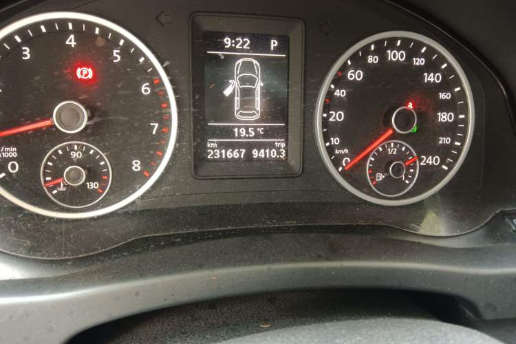 Used Volkswagen Tiguan 2015 1.8TSI Automatic Two-Wheel Drive Trend Edition Odometer Close Up