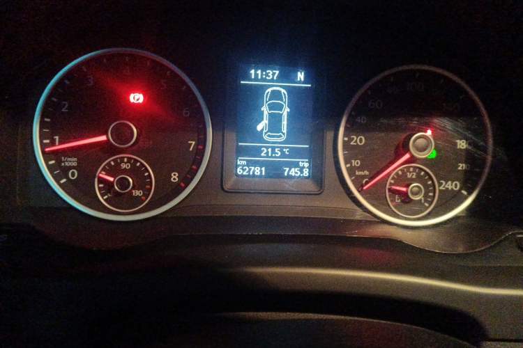 Used Volkswagen Tiguan 2015 1.8TSI Automatic Two-Wheel Drive Comfort Edition Odometer Close Up