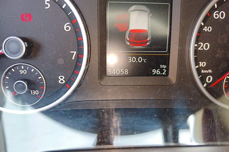 Used Volkswagen Tiguan 2015 1.8TSI Automatic All-Wheel-Drive Luxury Model Odometer Close Up