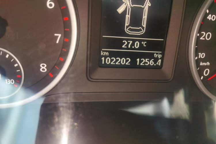 Used Volkswagen Tiguan 2015 1.8TSI Automatic Two-Wheel Drive Comfort Edition Odometer Close Up