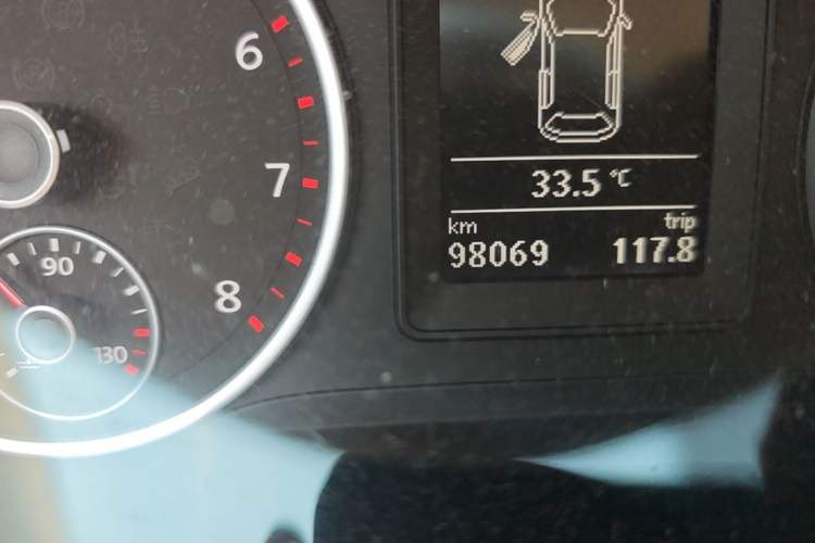 Used Volkswagen Tiguan 2015 1.8TSI Automatic Two-Wheel Drive Comfort Edition Odometer Close Up