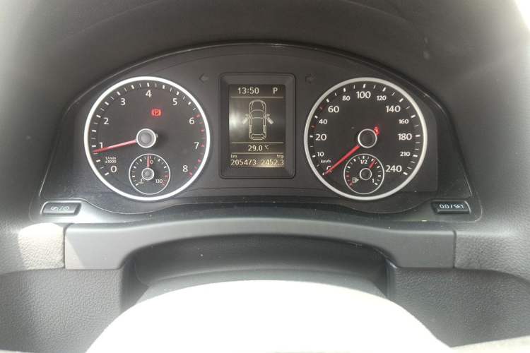 Used Volkswagen Tiguan 2015 1.8TSI Automatic Two-Wheel Drive Trend Edition Odometer Close Up