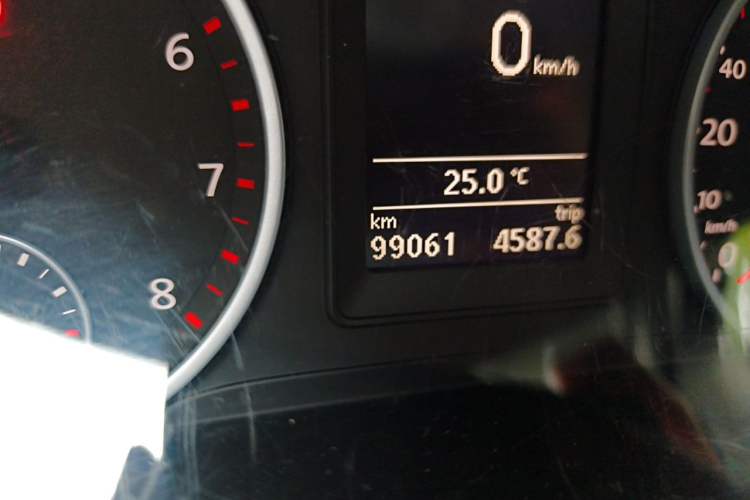 Used Volkswagen Tiguan 2015 1.8TSI Automatic Two-Wheel Drive Comfort Edition Odometer Close Up