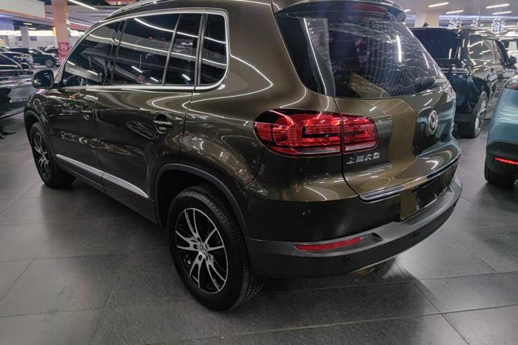 Used Volkswagen Tiguan 2015 1.8TSI Automatic Two-Wheel Drive Luxury Model Rear Left 45 Deg