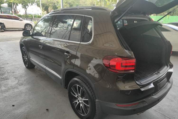 Used Volkswagen Tiguan 2015 1.8TSI Automatic Two-Wheel Drive Luxury Model Rear Left 45 Deg