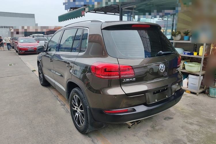 Used Volkswagen Tiguan 2015 2.0 TSI Automatic All-Wheel Drive Luxury Edition Rear Left 45 Deg