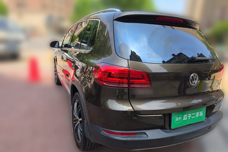 Used Volkswagen Tiguan 2015 1.8TSI Automatic All-Wheel-Drive Luxury Model Rear Left 45 Deg
