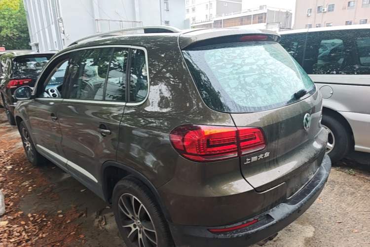 Used Volkswagen Tiguan 2015 1.8TSI Automatic Two-Wheel Drive Luxury Model Rear Left 45 Deg