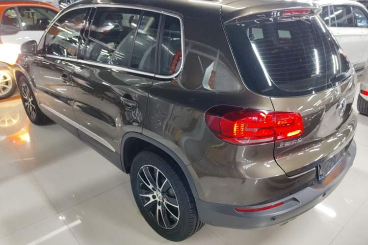 Used Volkswagen Tiguan 2015 1.8TSI Automatic All-Wheel-Drive Luxury Model Rear Left 45 Deg