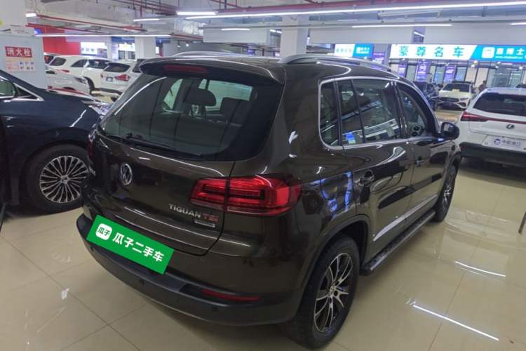 Used Volkswagen Tiguan 2015 1.8TSI Automatic All-Wheel-Drive Luxury Model Rear Right 45 Deg