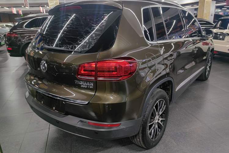 Used Volkswagen Tiguan 2015 1.8TSI Automatic Two-Wheel Drive Luxury Model Rear Right 45 Deg