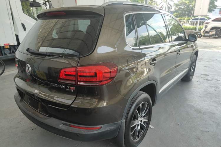 Used Volkswagen Tiguan 2015 1.8TSI Automatic Two-Wheel Drive Luxury Model Rear Right 45 Deg