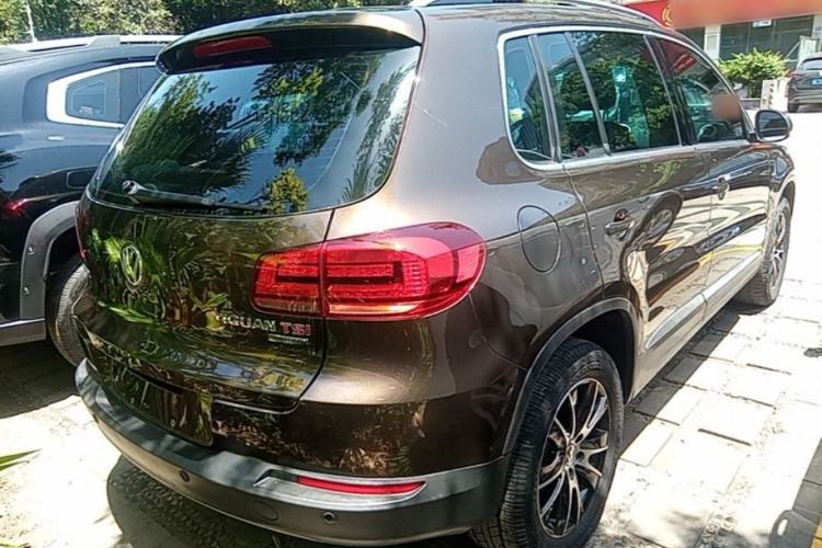Used Volkswagen Tiguan 2015 2.0 TSI Automatic All-Wheel Drive Luxury Edition Rear Right 45 Deg
