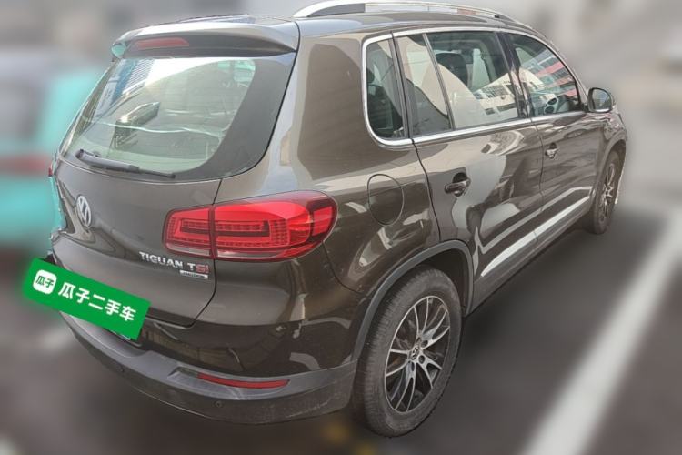 Used Volkswagen Tiguan 2015 1.8TSI Automatic All-Wheel-Drive Luxury Model Rear Right 45 Deg