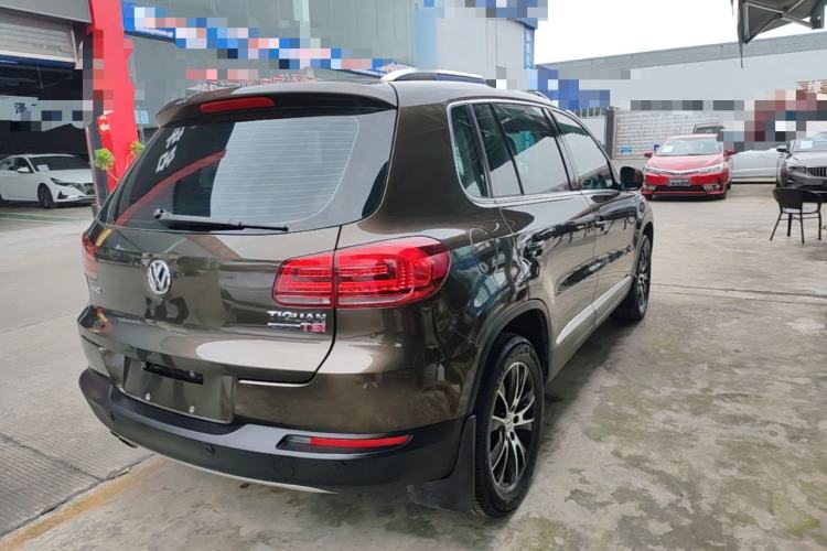 Used Volkswagen Tiguan 2015 2.0 TSI Automatic All-Wheel Drive Luxury Edition Rear Right 45 Deg